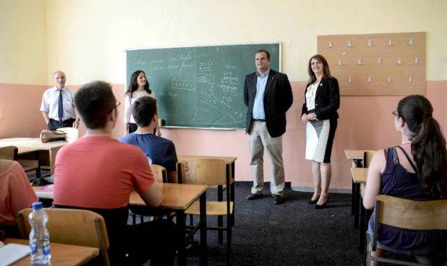 Prezantohet projekti me ditarët digjital për shkollat e Prishtinës 