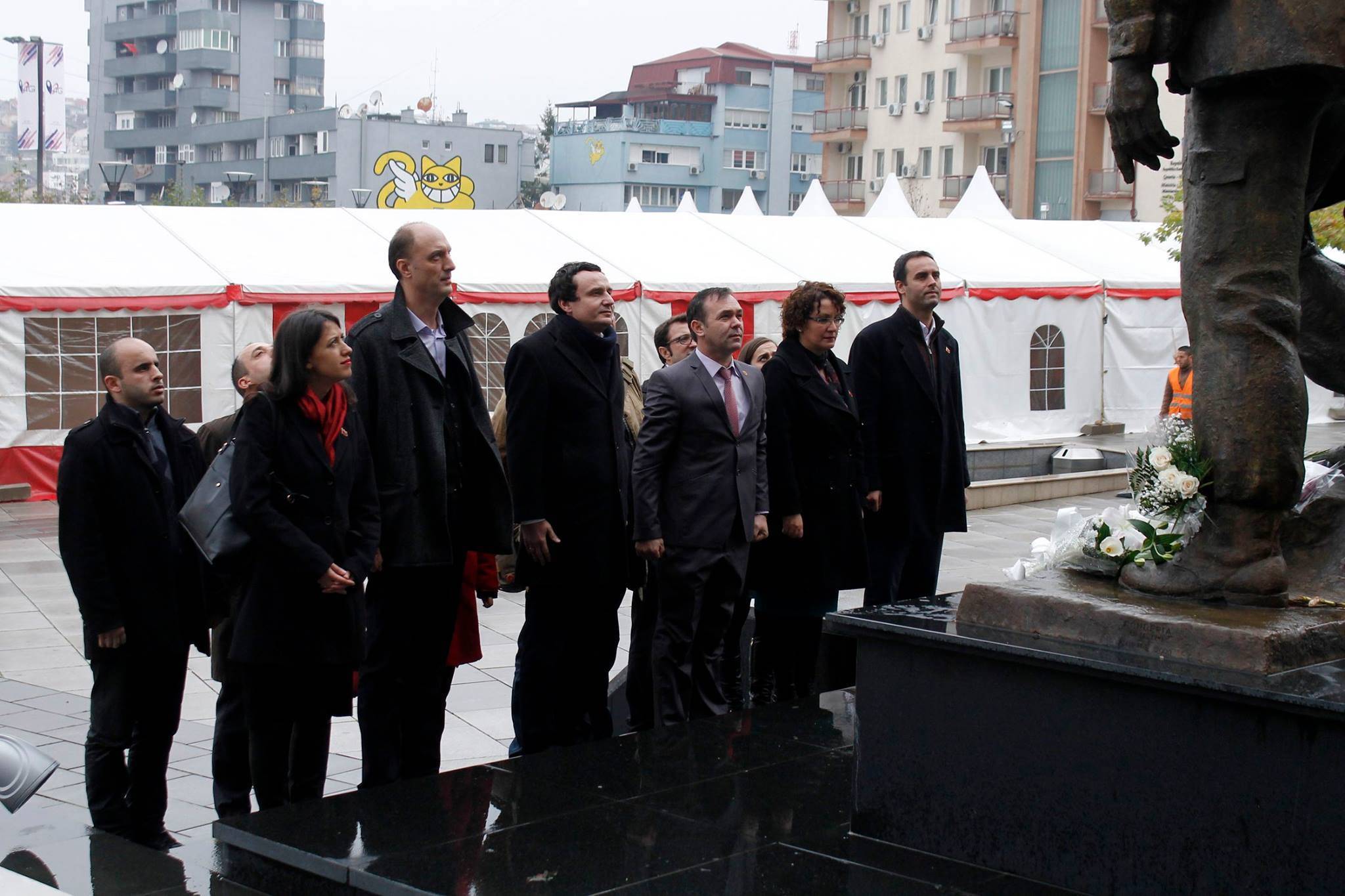 Vetëvendosje bën homazhe në Prekaz dhe te Zahir Pajaziti