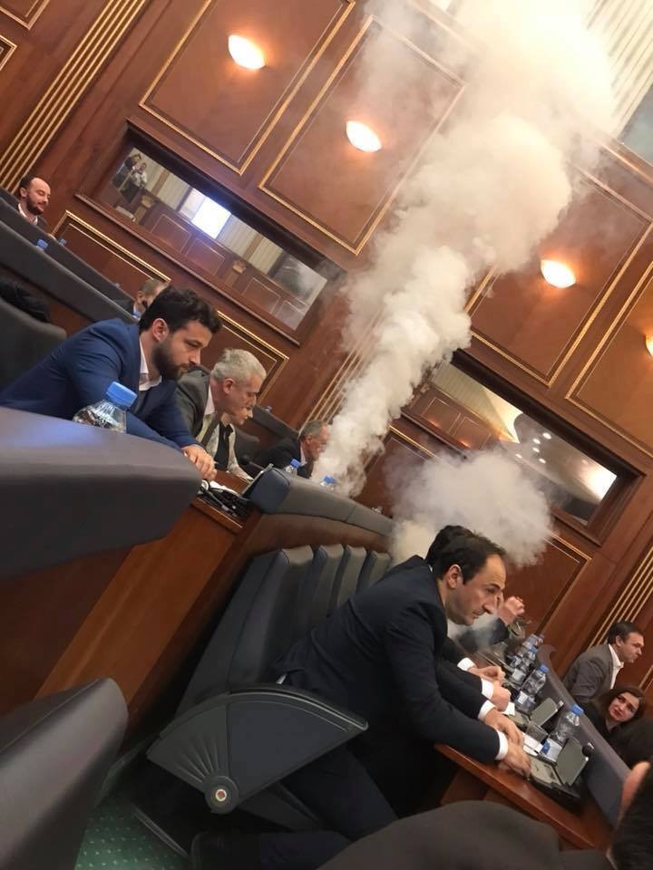 Gazi lotësjelles e sjell mbrapa Kosovën drejt zhvillimit të demokracisë