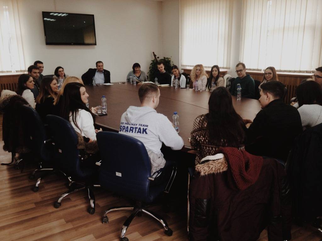 Shpend Ahmeti priti në takim 20 aktivistë të rinjë serbë