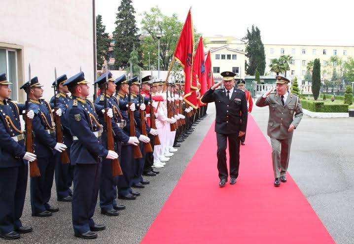 Ushtria shqiptare mbështet FSK-në
