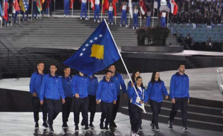 Presidenti Thaçi i dorëzon flamurin shtetëror ekipit olimpik të Kosovës