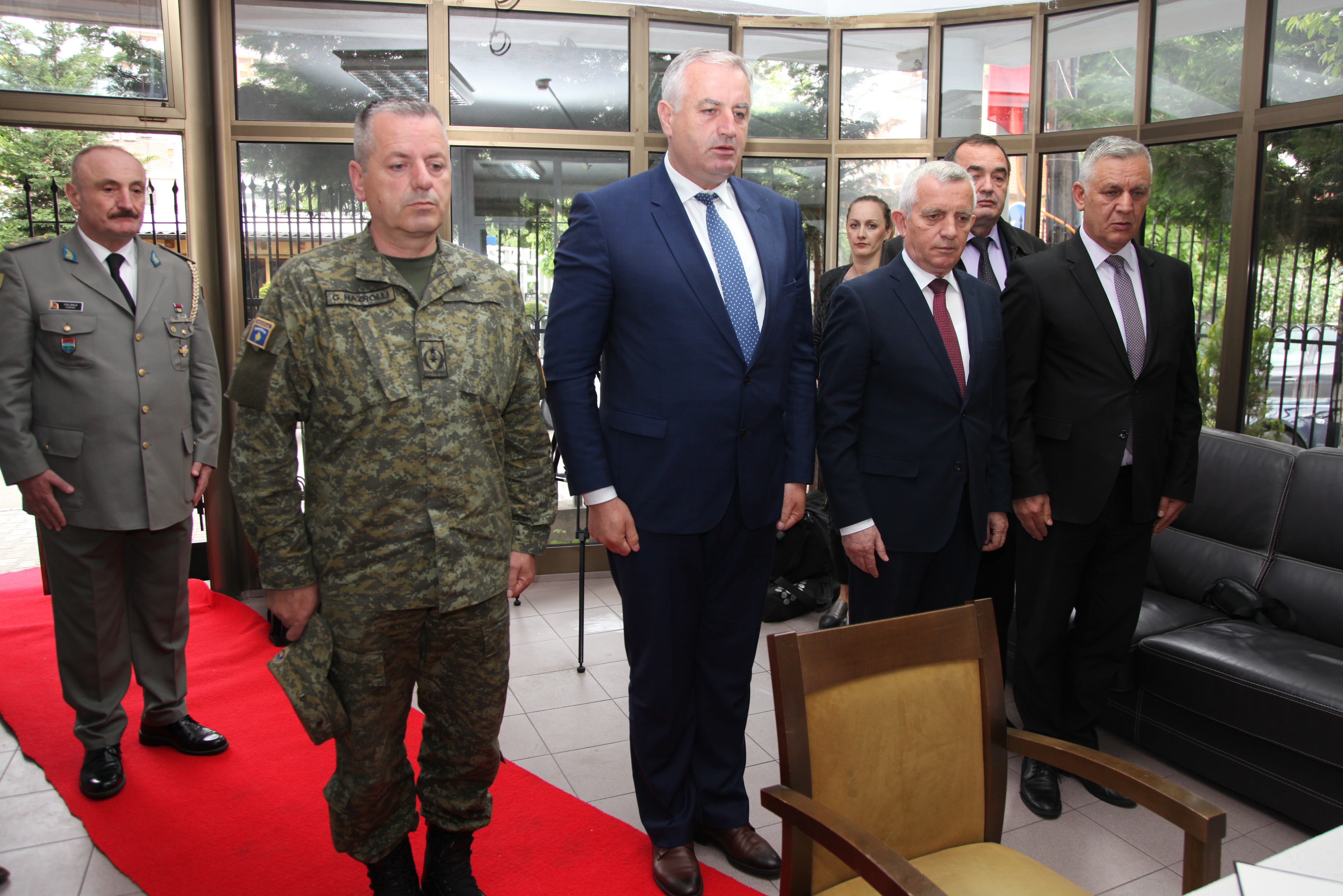 Ministri Berisha përkujton ushtarakët e rënë gjatë misionit në Letoni