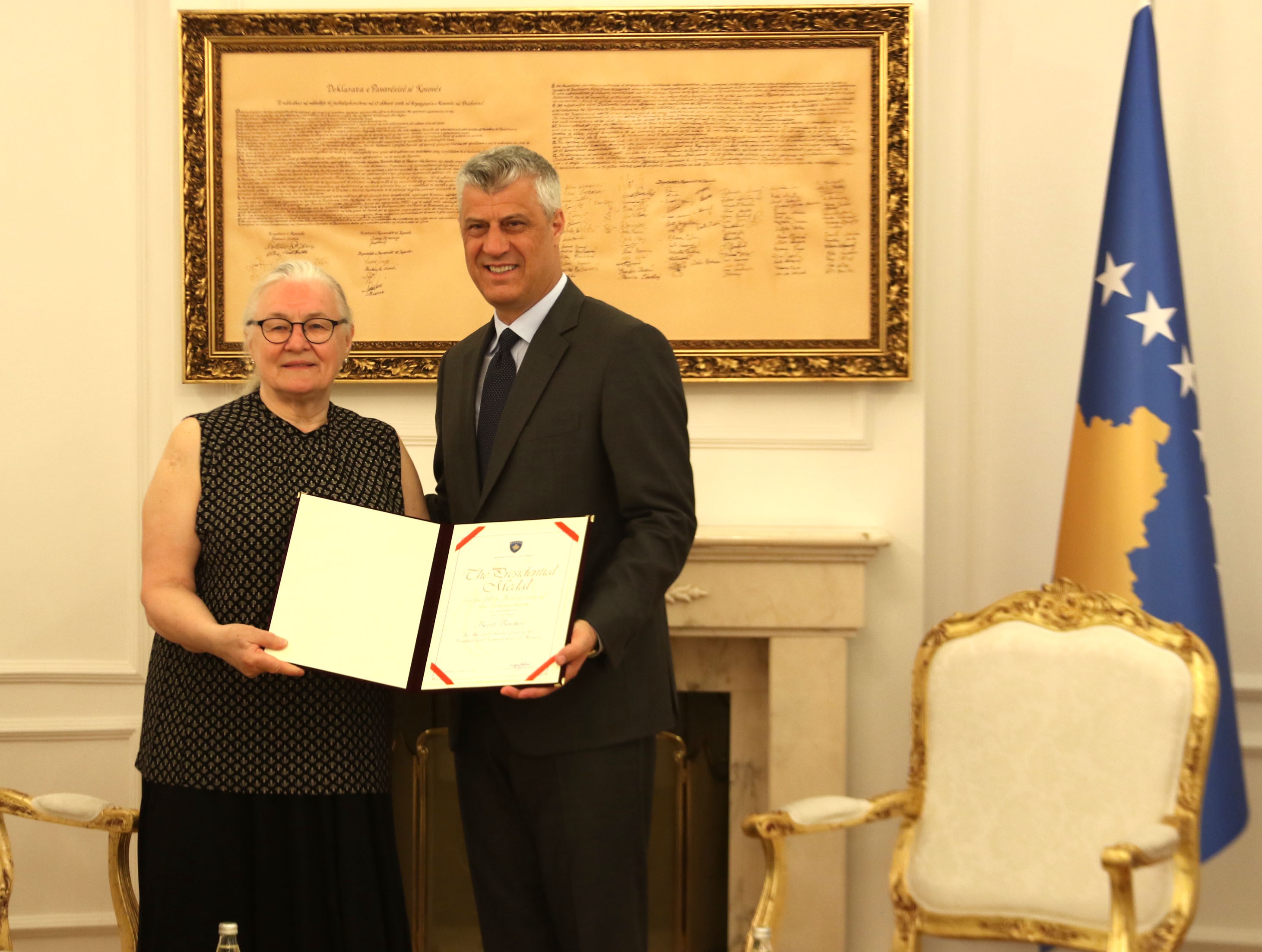 Presidenti dekoroi antropologen Bertit Backer me Medaljen Presidenciale Jubilare
