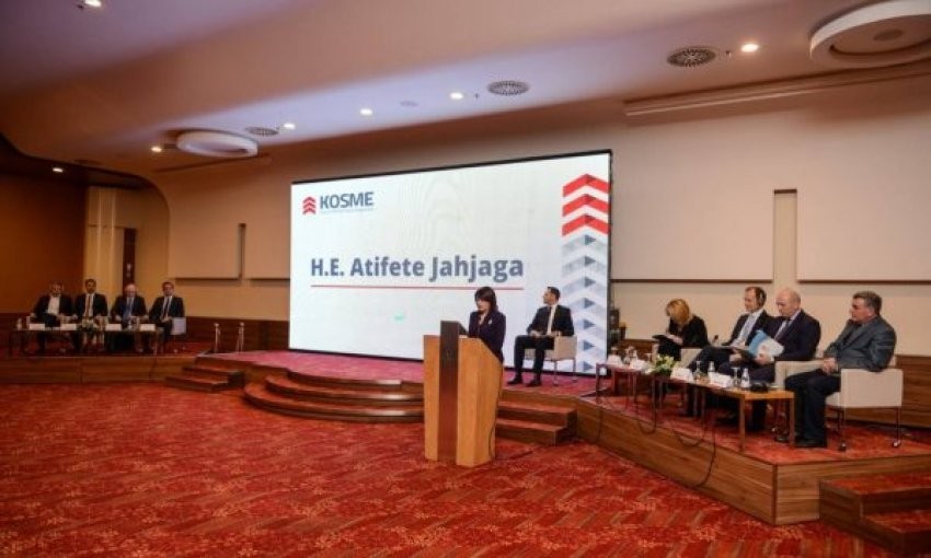 Diplomojnë 25 vajza të programit për ngritjen profesionale në politikë