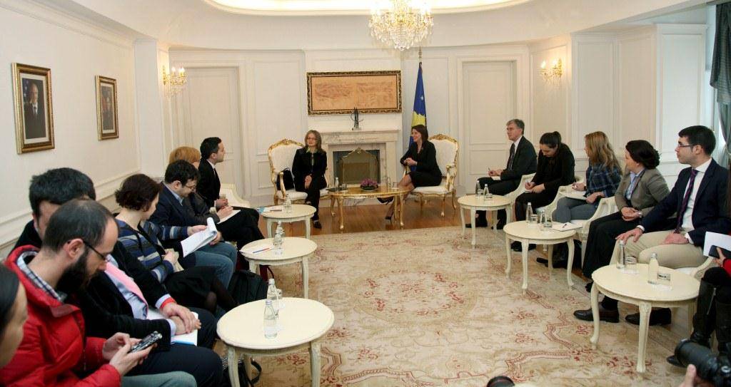 Presidentja Atifete Jahjaga priti një delegacion rumun