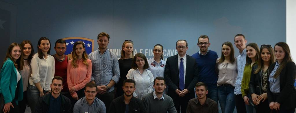 Studentët e Universitetit të Prishtinës vizitojnë Ministrinë e Financave