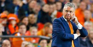 Hiddink jep dorëheqje nga detyra e trajnerit të Holandës 