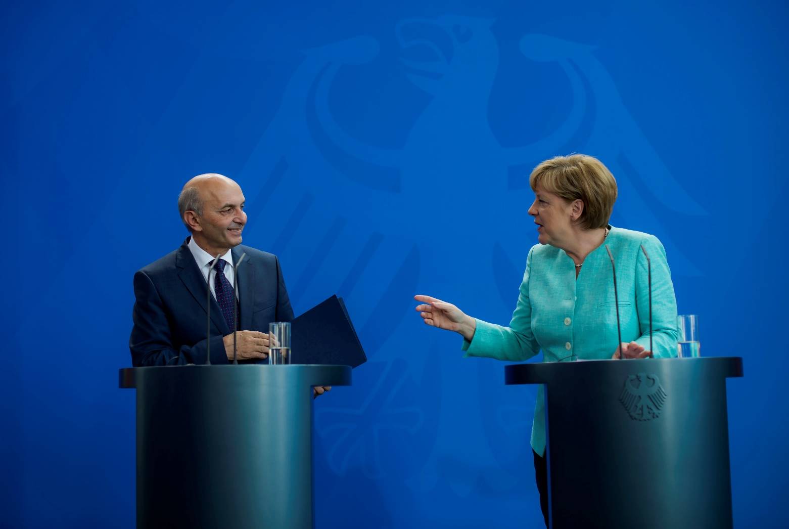 Mustafa merr përkrahje nga Kancelarja Merkel