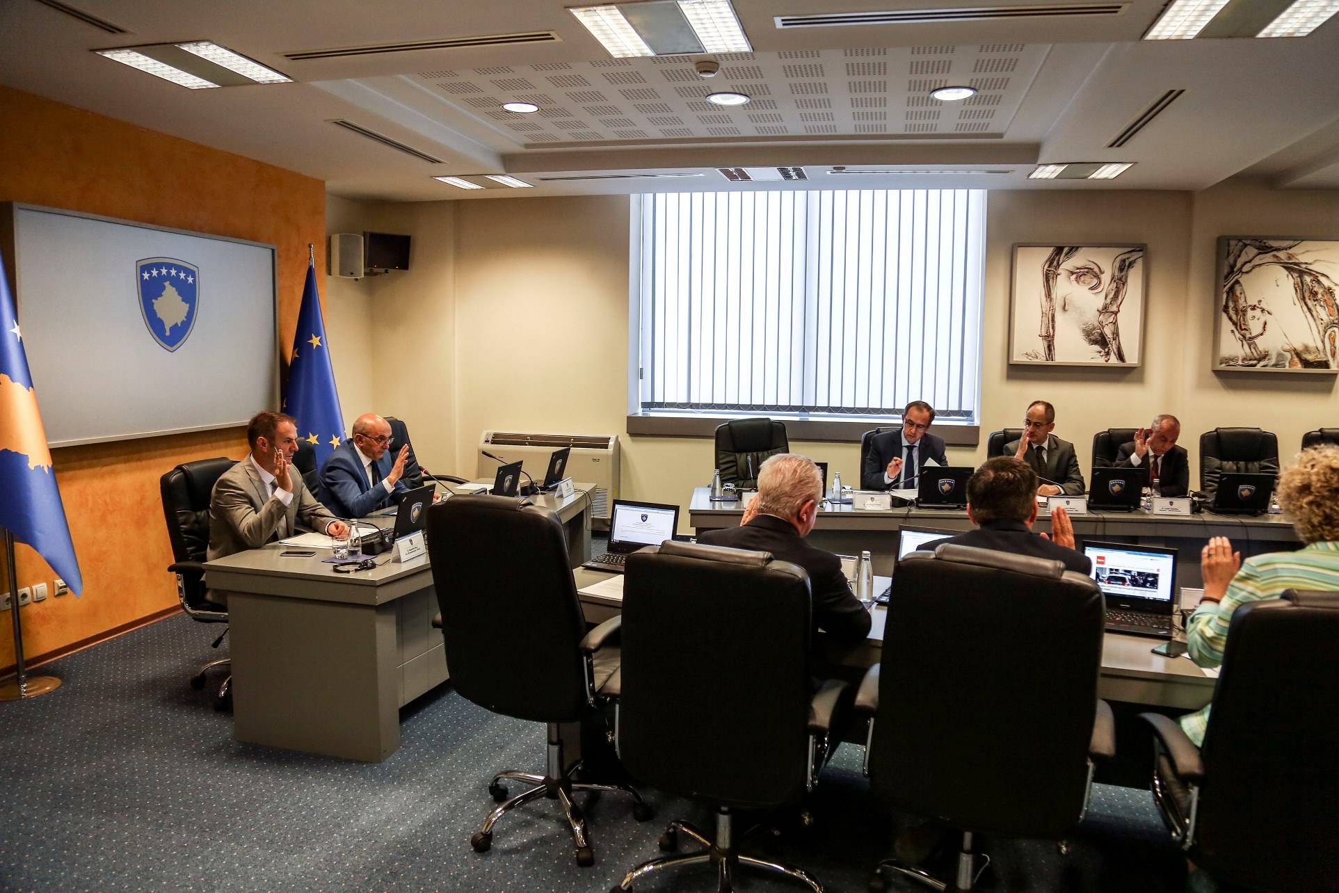 Qeveria ofron stimulim financiar për gjyqtarët e krimeve të rënda