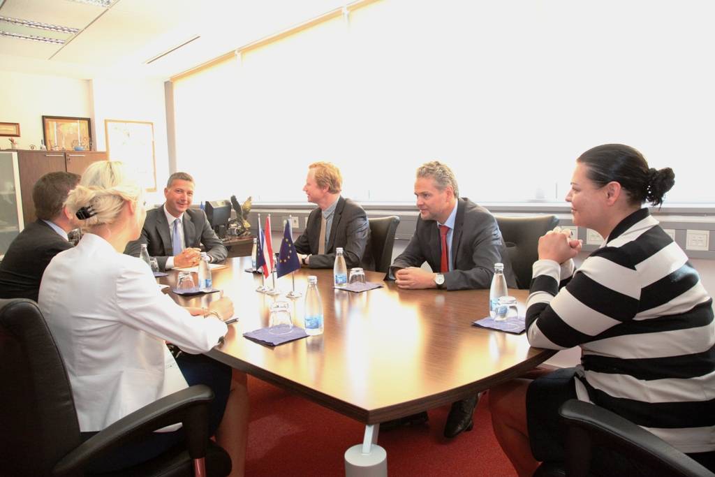 Austria mbështet fuqishëm Kosovën për liberalizimin e vizave.