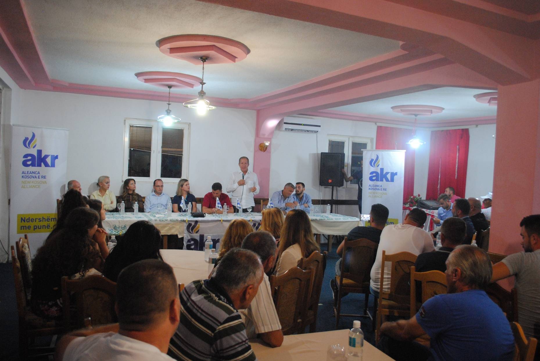 Mbi 500 qytetar të Skenderajit zyrtarisht aderuan në AKR