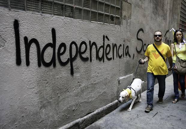 Gjykata Kushtetuese në Spanjë pezullon referendumin e Katalonjës