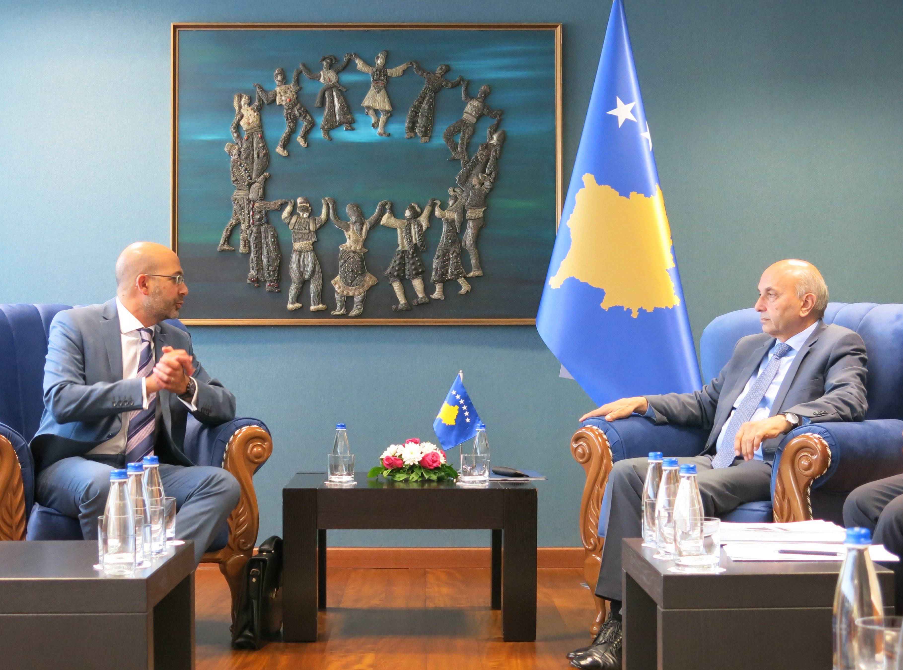 Mustafa priti shefin e Misionit të FMN-së për Kosovën