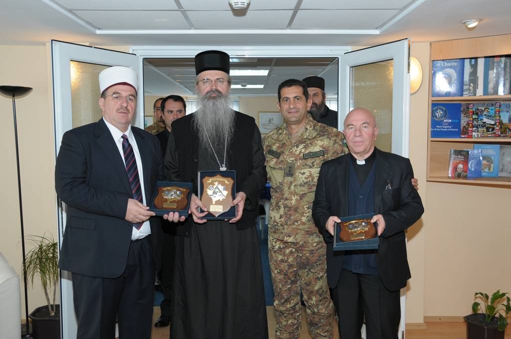 Komandanti i KFOR-it u takua me udhëheqësit e komuniteteve fetare 