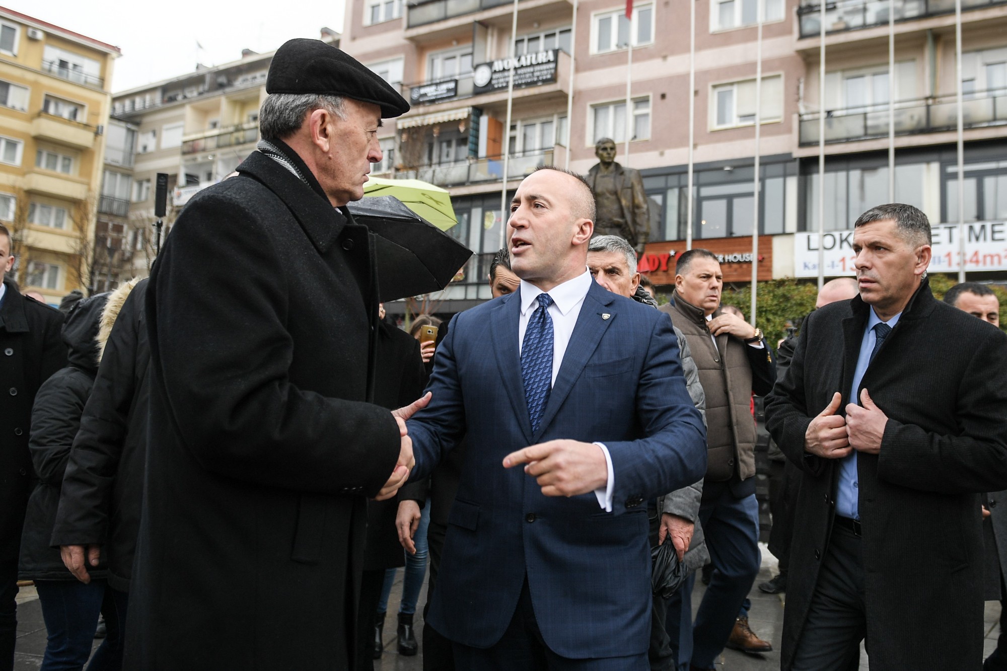 Kryeministri Haradinaj bënë homazhe te Shtatorja e Zahir Pajazitit