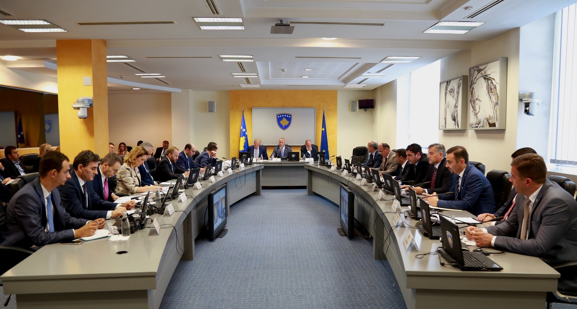 Qeveria e Kosovës vendos taksë 100% për prodhimet e Serbisë