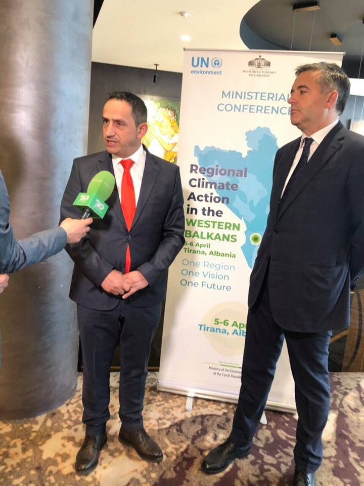 Ministri Matoshi bojkoton konferencën në Tiranë në shenjë proteste