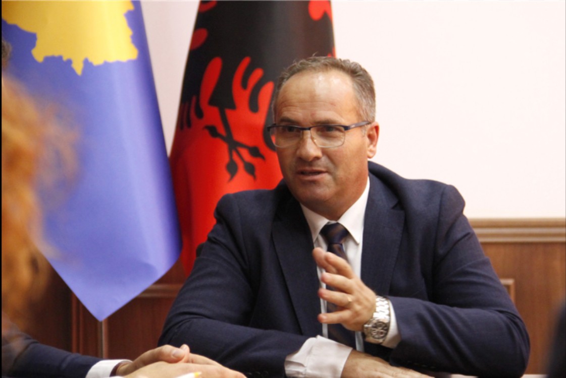 Ministri Krasniqi ftesë institucioneve, të furnizohen me prodhime vendore