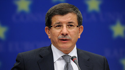 Ministri turk Davutoglu viziton sot Kosovën