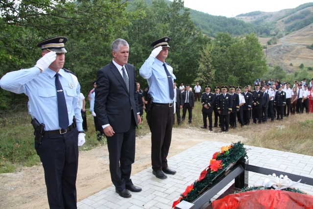 Shënohet njëvjetori i rënies së Heroit të Kosovës Enver Zymeri