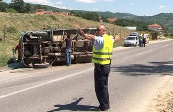 Pesë të vdekur në aksidente komunikacion, policia apelon për kujdes të shtuar
