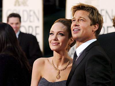 Angelina Jolie i blen dhurat fantastike Brad Pitt-it