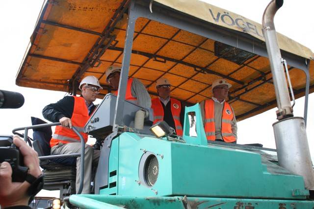 Fillon asfaltimi i një pjesë të Autostradës Vërmicë-Merdar