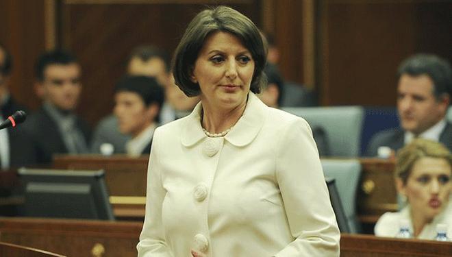 Presidenti Topi uroi Presidenten e Kosovës, Atifete Jahjaga