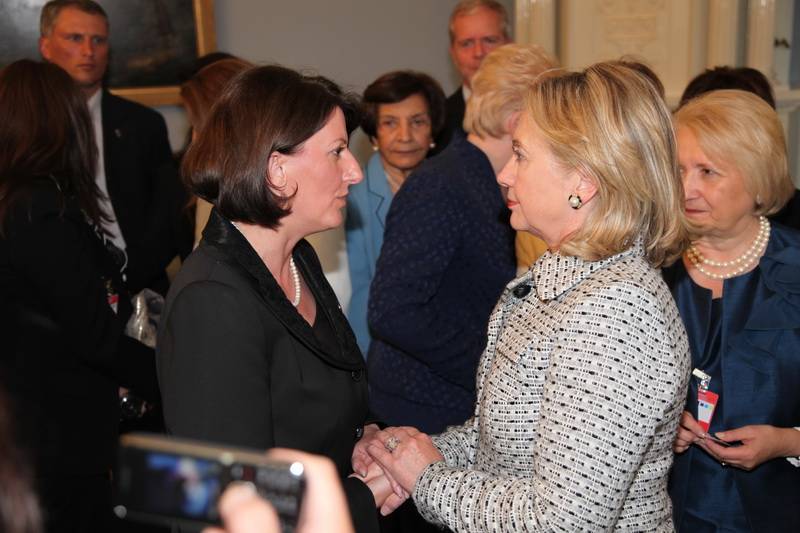 Jahjaga takon Hillary Klinton