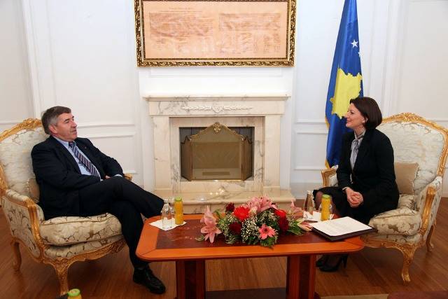 Presidentja Jahjaga priti shefin e EULEX-it, Xavier de Marnhac