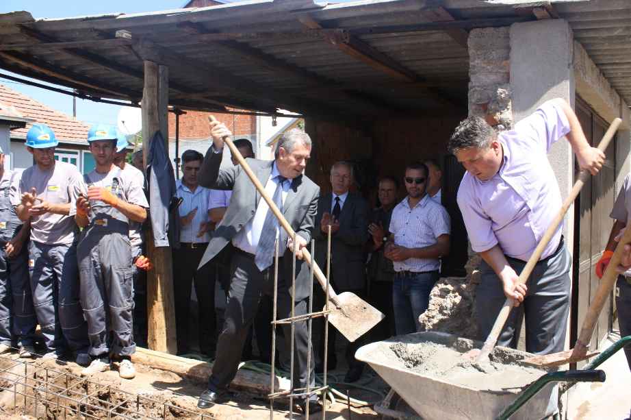 Nis ndërtimi i shtëpisë së parë me fondin “Ndihmo edhe ti” 