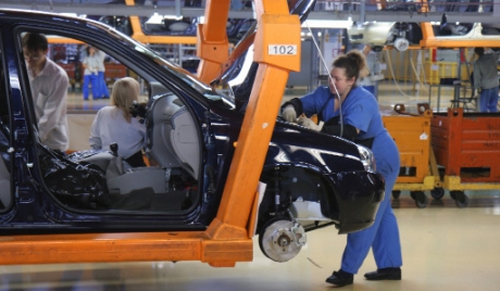 Avtovaz ndërpreu prodhimtarinë për shkak të vapës