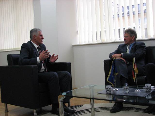 Ministri Rexhepi ftohet për vizitë zyrtare në Berlin