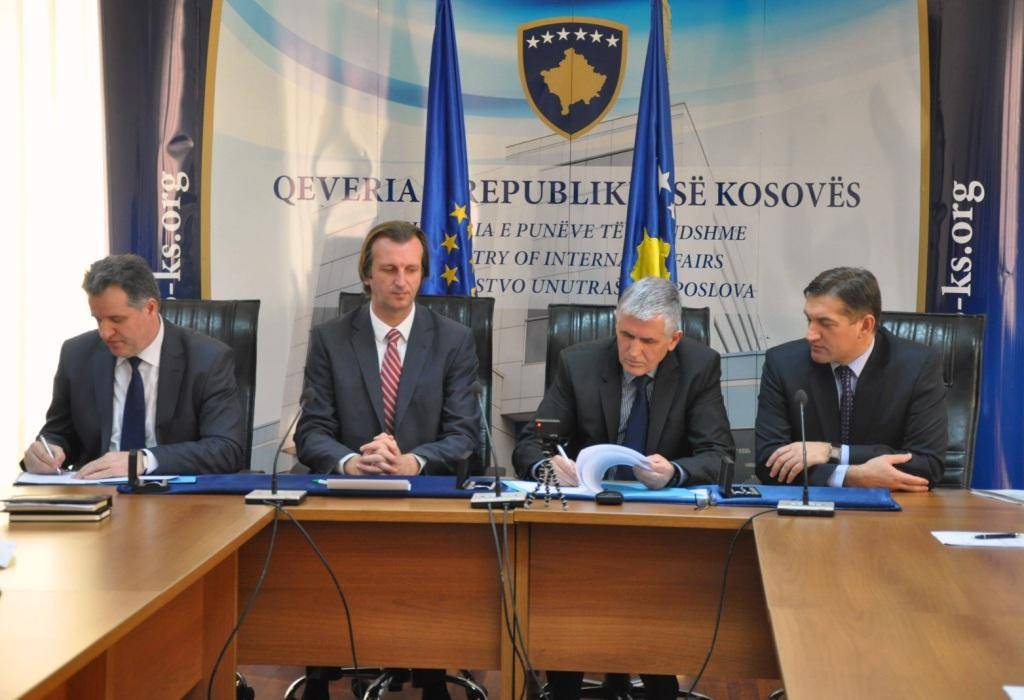 Nënshkruhet marrëveshja për zgjerimin e rrugës në kufirin e Vërmices