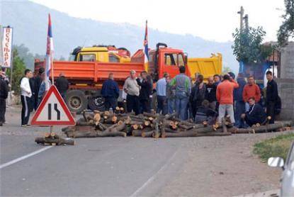 Serbët heqin barrikadën në Jagnjenicë   