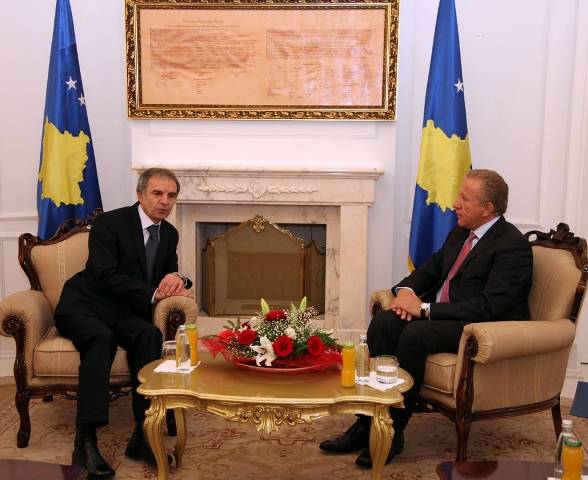 Presidenti Pacolli pranon ftesën për vizitë zyrtare në Maqedoni