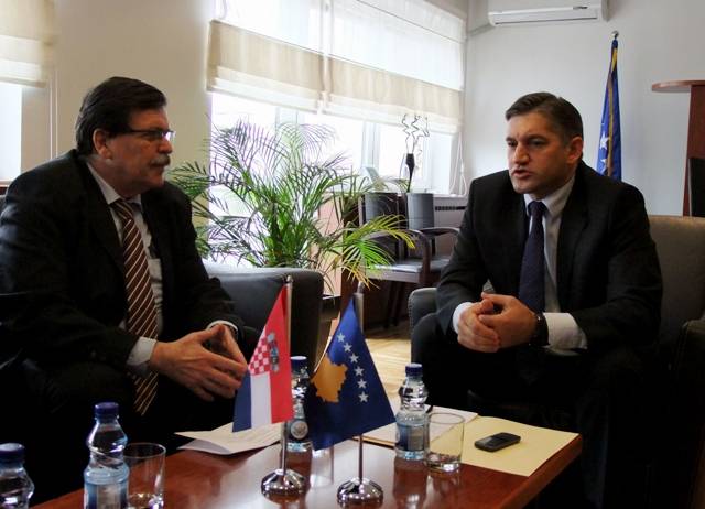 Kosova dhe Kroacia nënshkruan bashkëpunimin ekonomik   