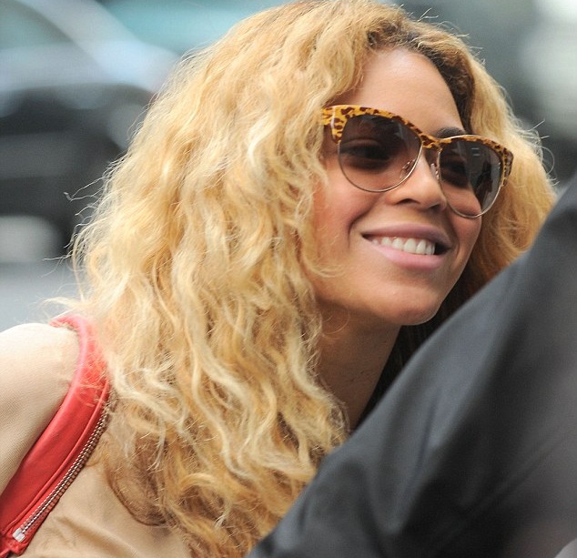 Beyonce i pret flokët e saj vetë 