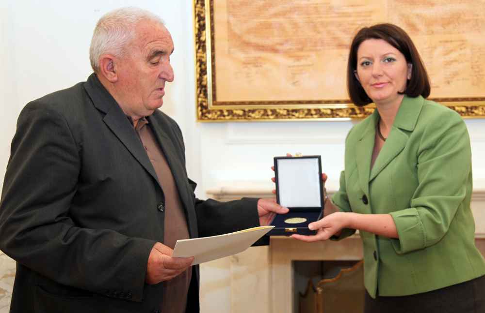 Shkëlzen Haradinaj u nderua me “Urdhrin Hero i Kosovës”