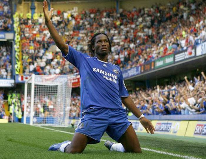 Drogba fundos Arsenalin, Çelsi rikthehet kryesues