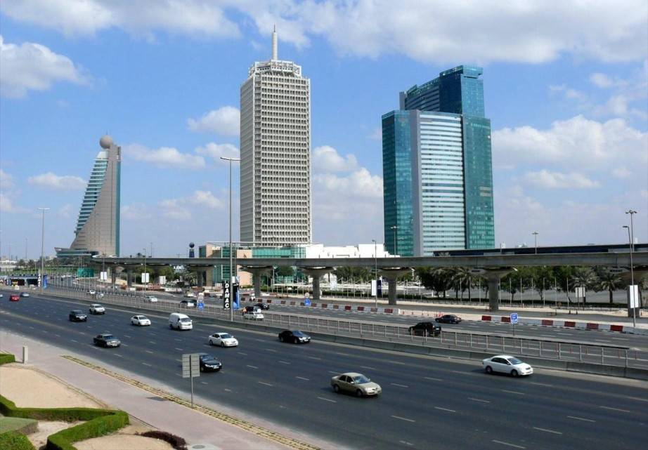 Dubai rinegocion borxhet me bankat
