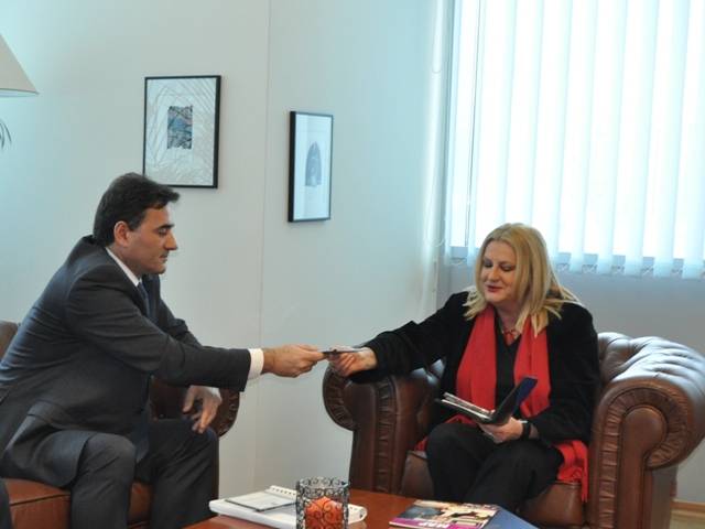 Mahir Yagcilar merr detyrën e Ministrit të Administratës Publike