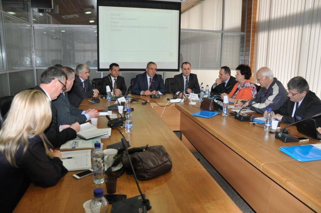 Buja vlerësoi angazhimet e ekspertëve për kurrikulën Kosovë - Shqipëri