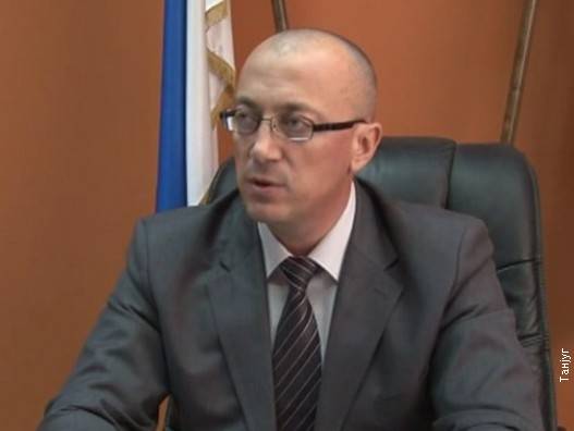 Policia detyron Goran Rakiqin të kalon kufirin në këmbë