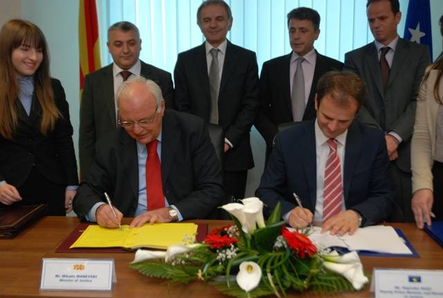 Kosova e Maqedonia nënshkruan marrëveshje për ekstradim
