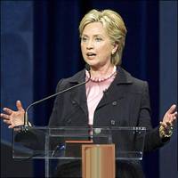 Clinton: Duhet të koordinohen përpjekjet për Kosovën