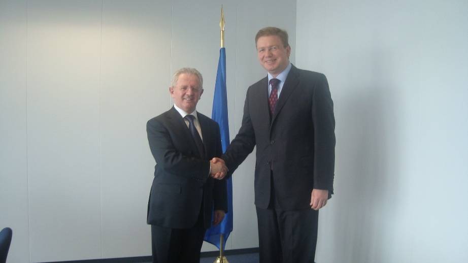 Ministri Hyseni takoi Komisionerin e BE-së, Stefan Fuele 