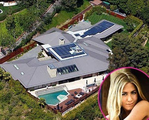 Aniston nxjerr në shitje vilën për 42 milion dollar