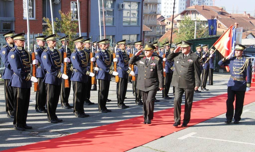 Forcat e Armatosura të Turqisë përkrahin FSK-në